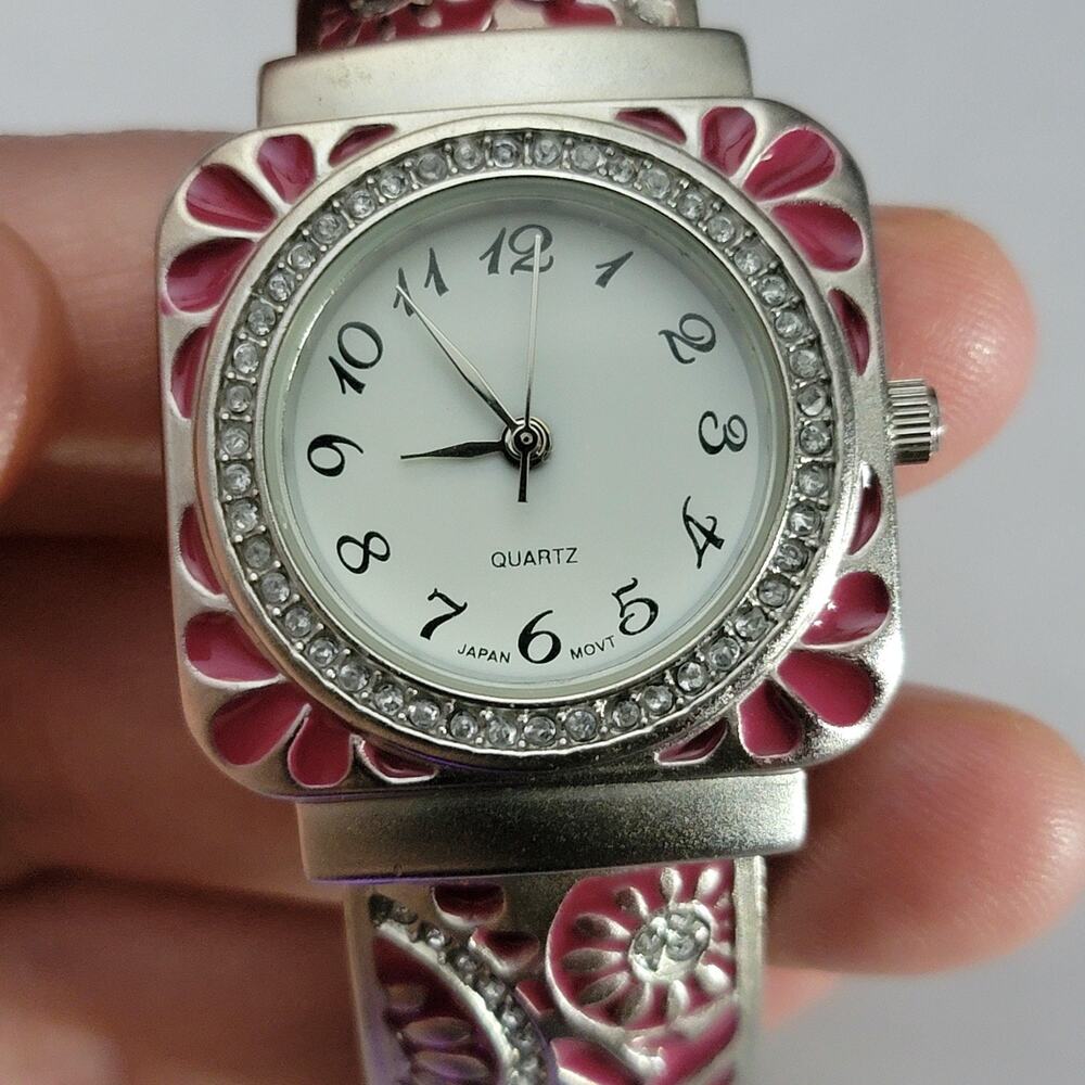 Accutime W.M.198 Womens Watch Silver Case White Dial Pink Bangle Quartz